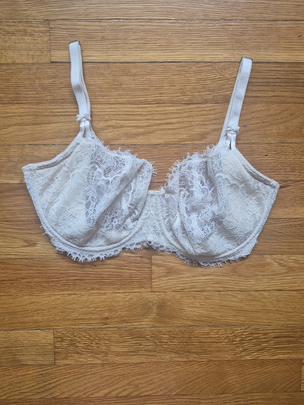 Victoria Secret Sheer White/Ivory Floral Lace Underwire Bra Size 36DDD 36F